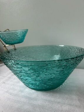 Anchor Hocking Textured Aquamarine Chip and Dip set with bracket